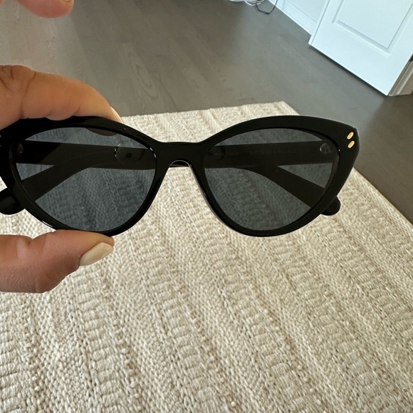 Stella McCartney cat sunglasses 🕶️ - Picture 3 of 4